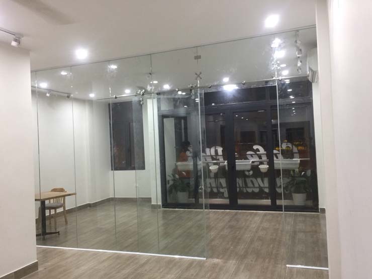 kẹp kính trên vickini, kẹp kính vickini giá tốt, kẹp kính gmt, bản lề sàn neo, bản lề sàn gmt..